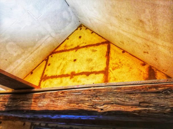 Platten Grundiert und mit Lehm Verspachtelt